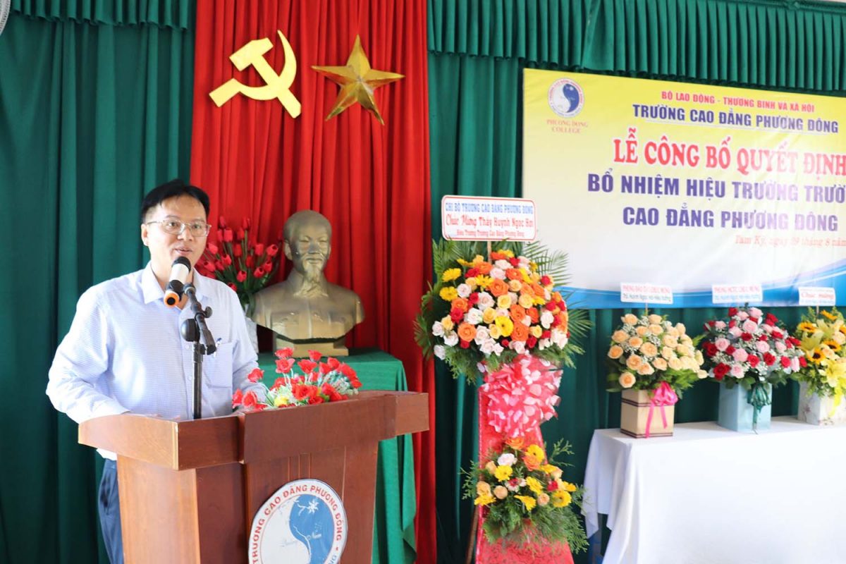 Ông Nguyễn Quí Quý - Phó Giám đốc Sở Lao động - Thương binh và Xã hội phát biểu chúc mừng Hiệu trưởng và Nhà Trường