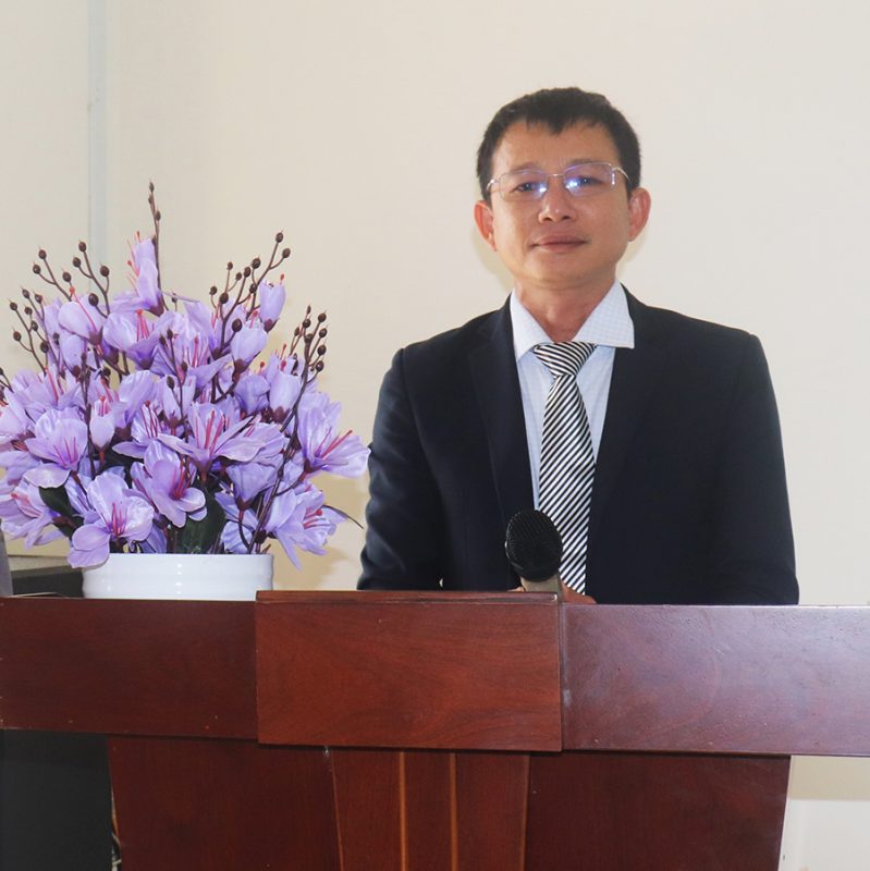 Thầy Huỳnh Ngọc Hợi – Hiệu trưởng nhà trường phát biểu tại buổi Lễ