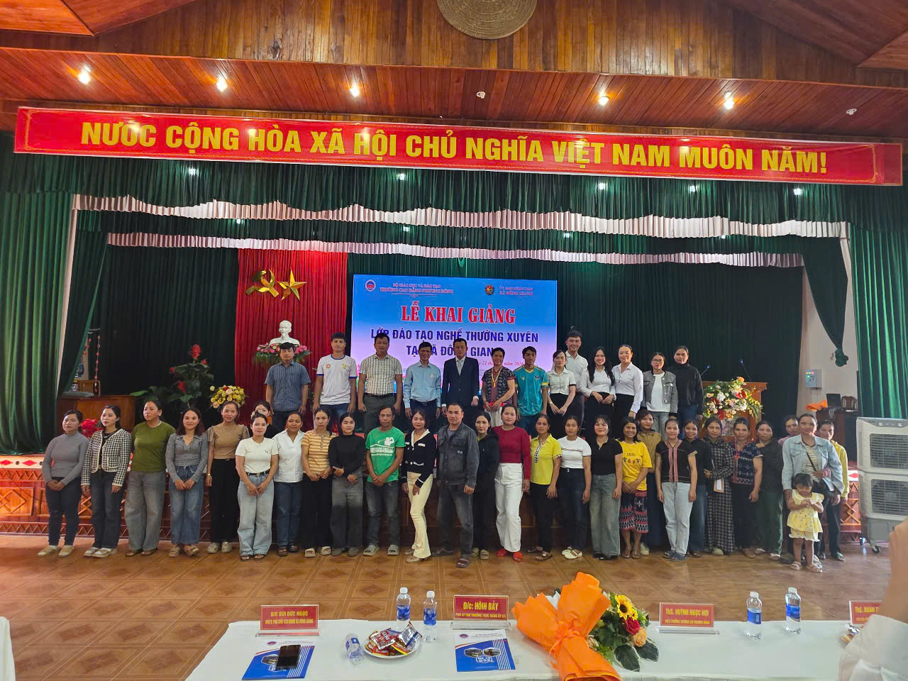 Lễ khai giảng các lớp đào tạo nghề tại xã Đông Giang